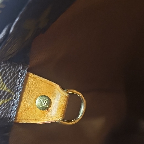 Louis Vuitton Cabas Mezzo Monogram Tote - Picture 4 of 10